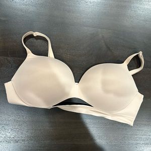 Victoria’s Secret Incredible multi adjustable strap bra size 38 D worn once